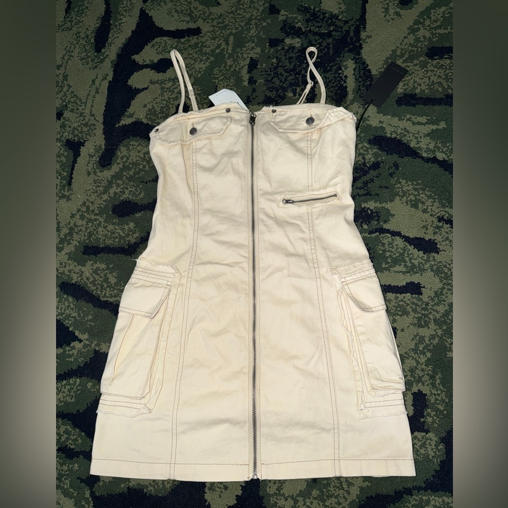 Forever 21 super cute Stylish Cream Women's Dress size medium